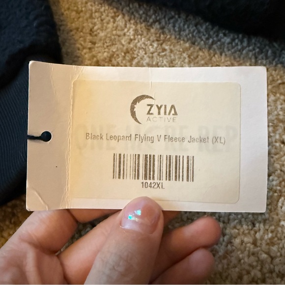 Zyia Black Leopard Flying V Fleece Jacket Size XL NWT - Picture 4 of 4